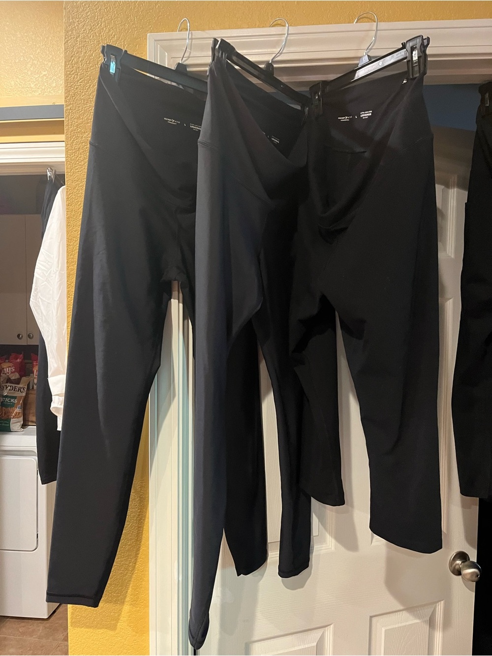 Old Navy Black Woman' s Active Leggings Trio